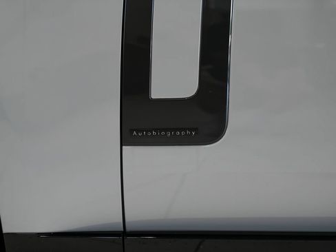 Used 2025 Land Rover Range Rover Autobiography AWD/4WD image 5