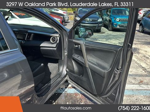 Used 2015 Toyota RAV4 XLE AWD/4WD image 30