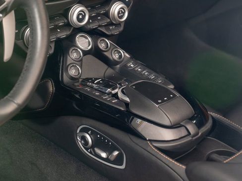 Used 2020 Aston Martin V8 Vantage Coupe image 14