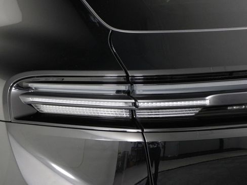Certified 2025 Porsche Macan 4 Electric AWD/4WD image 21