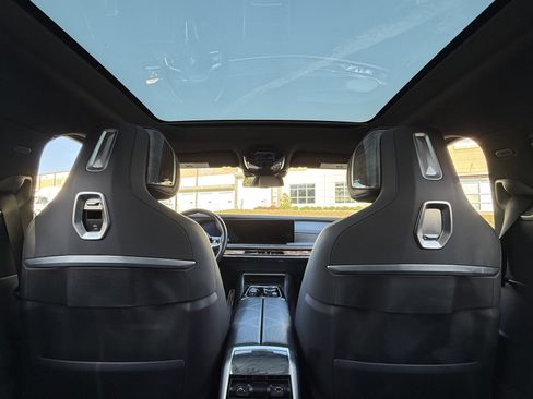 Used 2024 BMW i7 eDrive50 w/ M Sport Package image 37