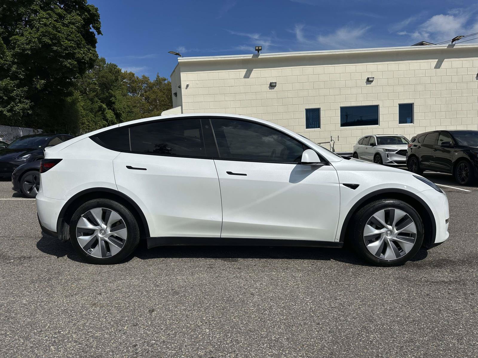 Used 2021 Tesla Model Y Long Range AWD/4WD image 2