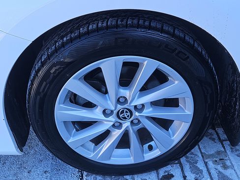 Used 2022 Toyota Camry LE image 4