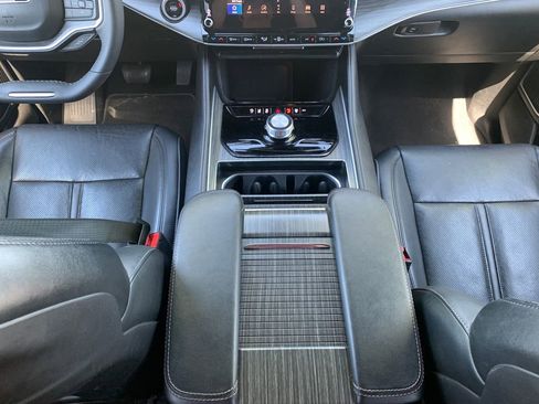 Used 2024 Jeep Wagoneer Series II w/ Flexible Seating Group RWD image 19