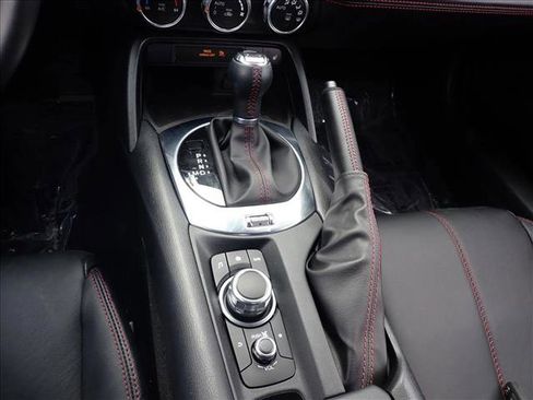 Used 2019 MAZDA MX-5 Miata Grand Touring RWD image 17