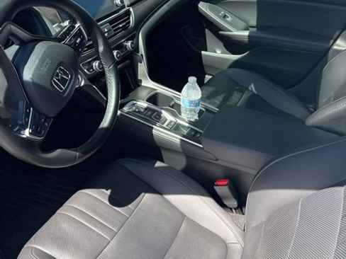 Used 2021 Honda Accord Touring image 2