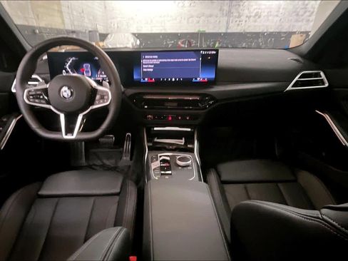 Used 2025 BMW 330i Sedan w/ M Sport Package image 17