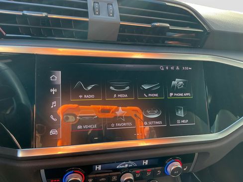 Certified 2025 Audi Q3 2.0T Premium Plus w/ Premium Plus Package image 20