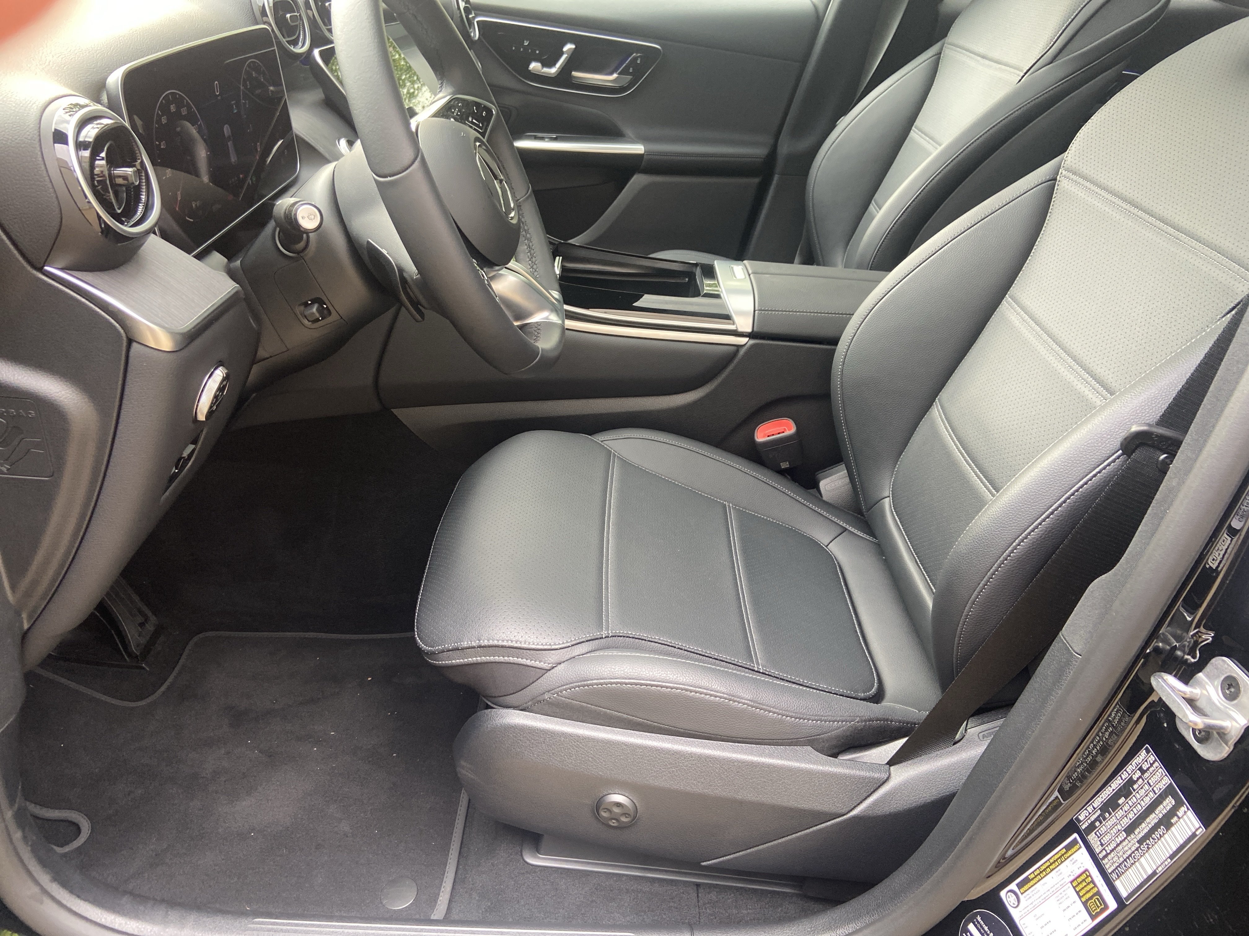 Used 2025 Mercedes-Benz GLC 300 image 22