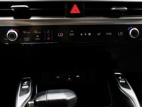 Used 2024 Kia Sorento S FWD image 31