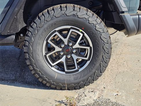 New 2026 Jeep Wrangler Unlimited Rubicon AWD/4WD image 9