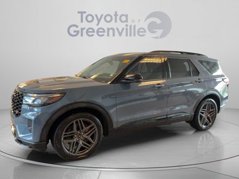 Used 2025 Ford Explorer ST AWD/4WD image 2