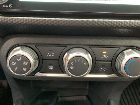 Used 2024 Nissan Kicks SV image 8