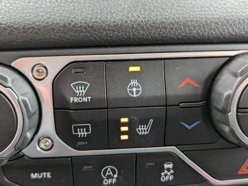 Certified 2025 Jeep Gladiator Sport image 22