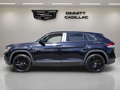 Used 2022 Volkswagen Atlas Cross Sport SE w/ Panoramic Sunroof Package image 2