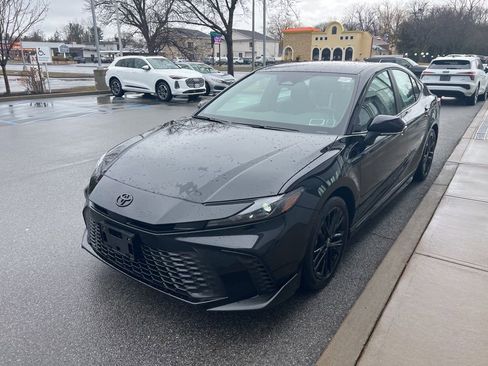 Used 2025 Toyota Camry SE image 43