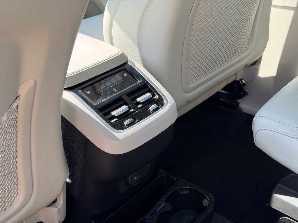 Certified 2024 Volvo XC90 B6 Ultimate AWD/4WD image 26