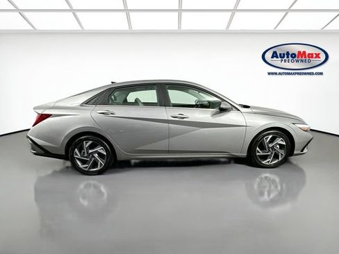 Used 2025 Hyundai Elantra Limited FWD image 10