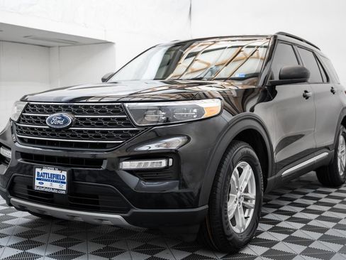 Used 2022 Ford Explorer XLT w/ Equipment Group 202A AWD/4WD image 3