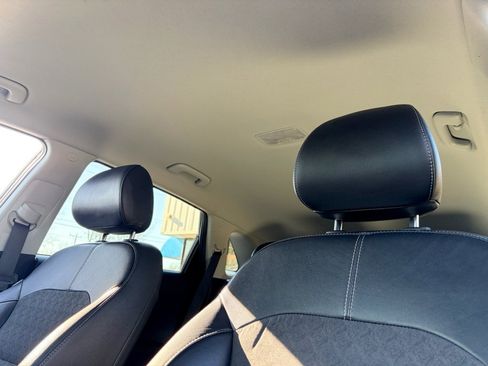 Used 2022 Kia Niro EX image 23