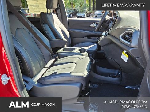 New 2026 Chrysler Pacifica Select FWD image 16