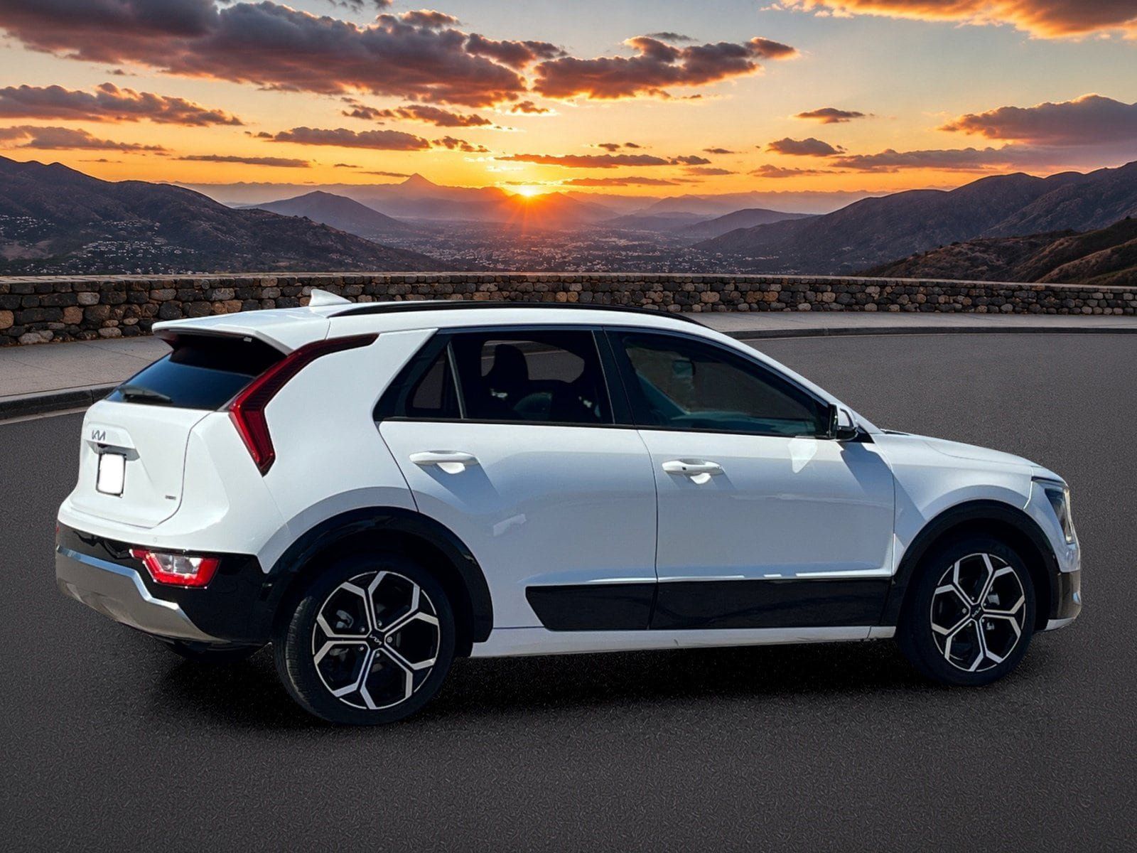 Used 2024 Kia Niro EX Touring FWD image 5