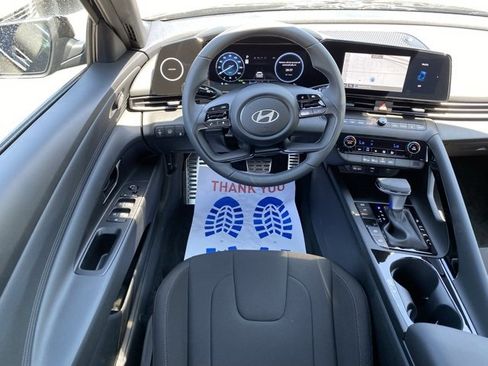 New 2025 Hyundai Elantra SEL image 25