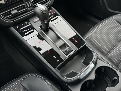 Used 2025 Porsche Macan image 22