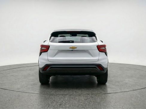 Used 2025 Chevrolet Trax LT FWD image 7