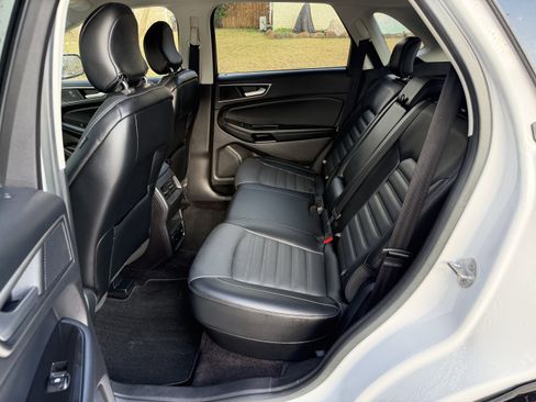 Used 2017 Ford Edge SEL w/ Equipment Group 201A image 8