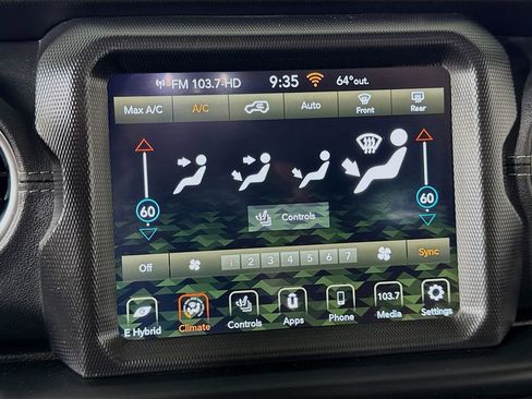 Used 2022 Jeep Wrangler Unlimited Sahara w/ Cold Weather Group AWD/4WD image 38