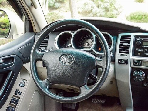 Used 2004 Toyota 4Runner SR5 image 20