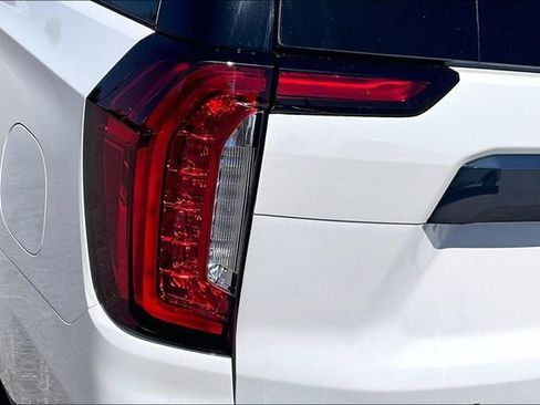 Used 2023 GMC Yukon Denali Ultimate AWD/4WD image 31