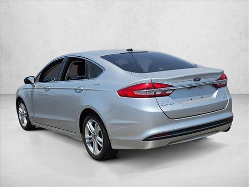 Used 2018 Ford Fusion SE w/ Fusion SE Technology Package FWD image 7