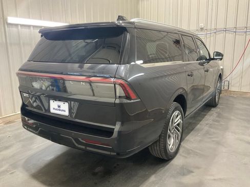 Used 2025 Lincoln Navigator L Reserve AWD/4WD image 28