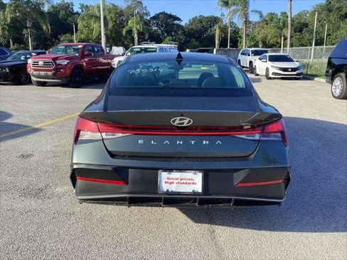 Used 2025 Hyundai Elantra SEL FWD image 7