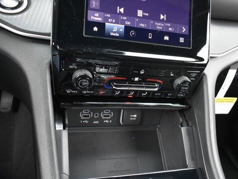 New 2025 Jeep Grand Cherokee Altitude AWD/4WD image 19