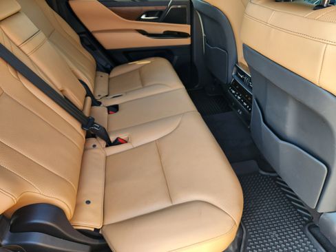 Used 2025 Lexus LX 600 4WD w/ Luxury Package image 39