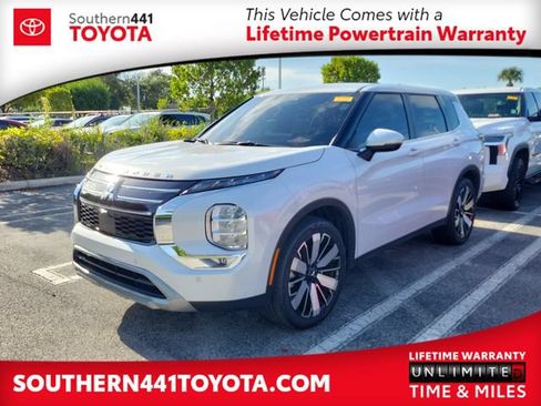 Used 2026 Mitsubishi Outlander SE FWD image 1