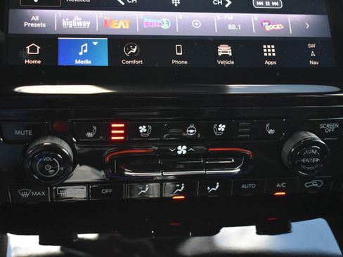 New 2025 Jeep Grand Cherokee Limited w/ Trailer Tow Package image 31