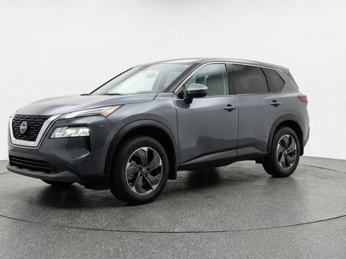 Used 2025 Nissan Rogue SV image 3