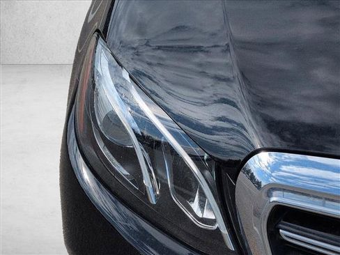 Used 2018 Mercedes-Benz E 300 4MATIC image 13
