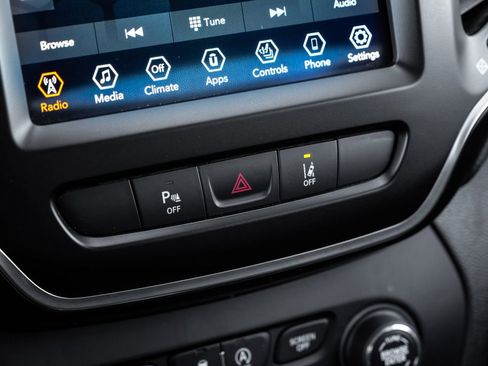 Used 2021 Jeep Cherokee Latitude Lux w/ Comfort/Convenience Group image 34