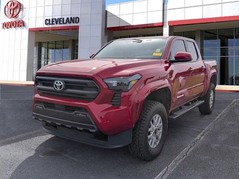 Used 2025 Toyota Tacoma SR5 AWD/4WD image 4