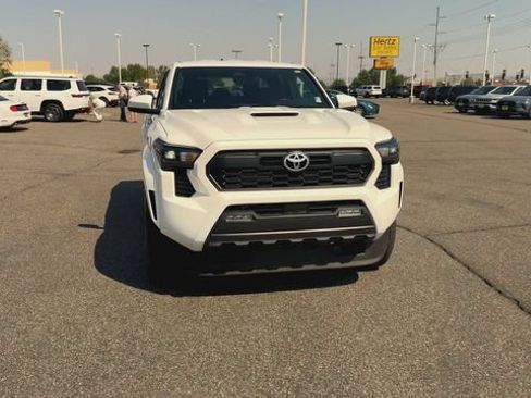 Used 2025 Toyota Tacoma TRD Sport AWD/4WD image 3