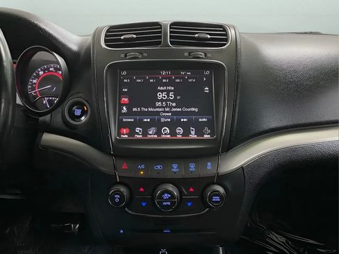 Used 2020 Dodge Journey Crossroad w/ Popular Equipment Group FWD image 17