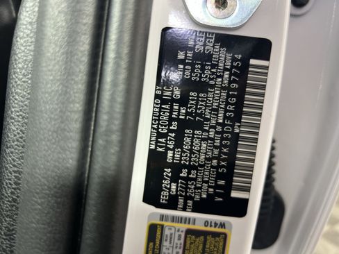 Used 2024 Kia Sportage EX FWD image 25