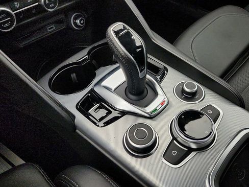 Used 2025 Alfa Romeo Giulia AWD w/ Veloce Package AWD image 17