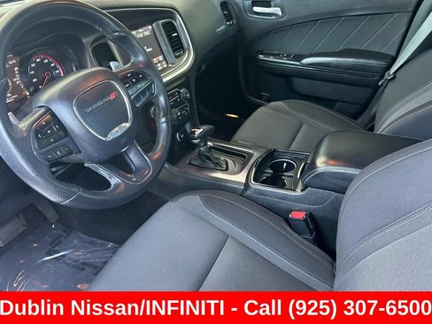 Used 2018 Dodge Charger R/T w/ Blacktop Package RWD image 10