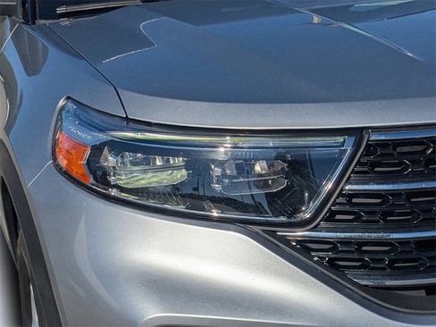 Used 2020 Ford Explorer XLT w/ Comfort Package image 9